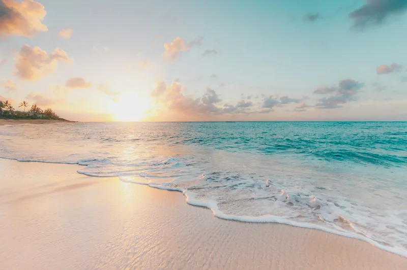Tropical beach lifestyle — Aletazul sustainable bamboo apparel for ocean adventures
